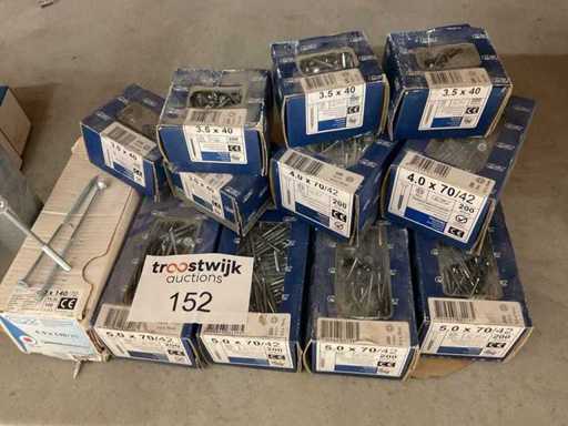 12 Kisten Holzschrauben