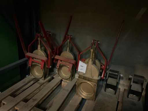 Various valves (5x)