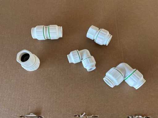 Lotto di accoppiamenti in plastica
