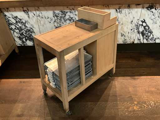 Hutten - Mobiel houten servicemeubel