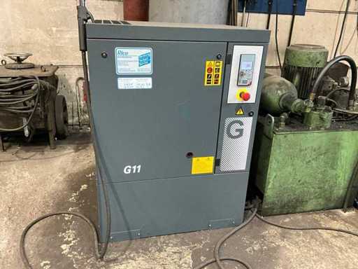 Atlas Copco G11P Sprężarka śrubowa 2017 z ciśnieniem 10 barów i zbiornikiem ciśnieniowym