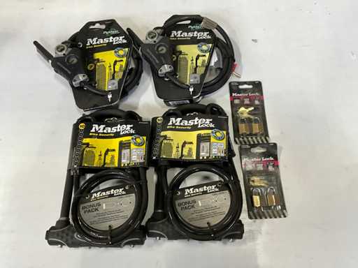 Master Lock Mix lot various locks