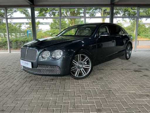 Bentley Flying Spur V8 | 4.0 V8 biturbo | 2017 | 507 CP | AWD | Suspensie pneumatică | Roți Bentley de 21 inch | 87.000 km | Vagon cu TVA