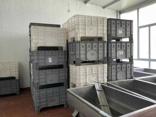 Stapelbare Kunststoffkisten (56x)