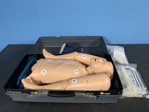 Materiały do ćwiczeń i instrukcji Laerdal Medical Resusci Junior 2005 (2)