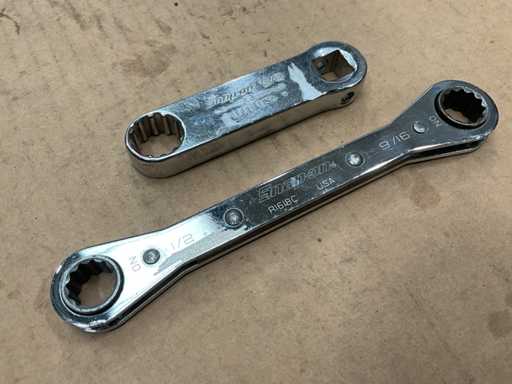 Différentes clés à cliquet encliquetables