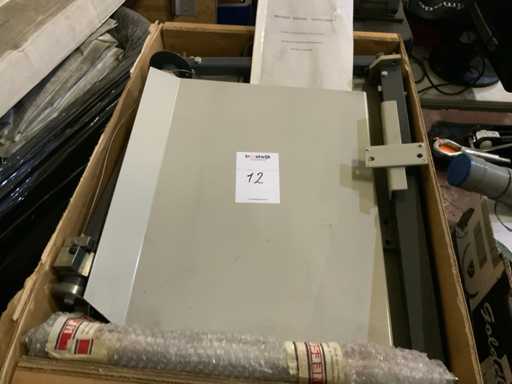 Lathe chuck support protection with linkage