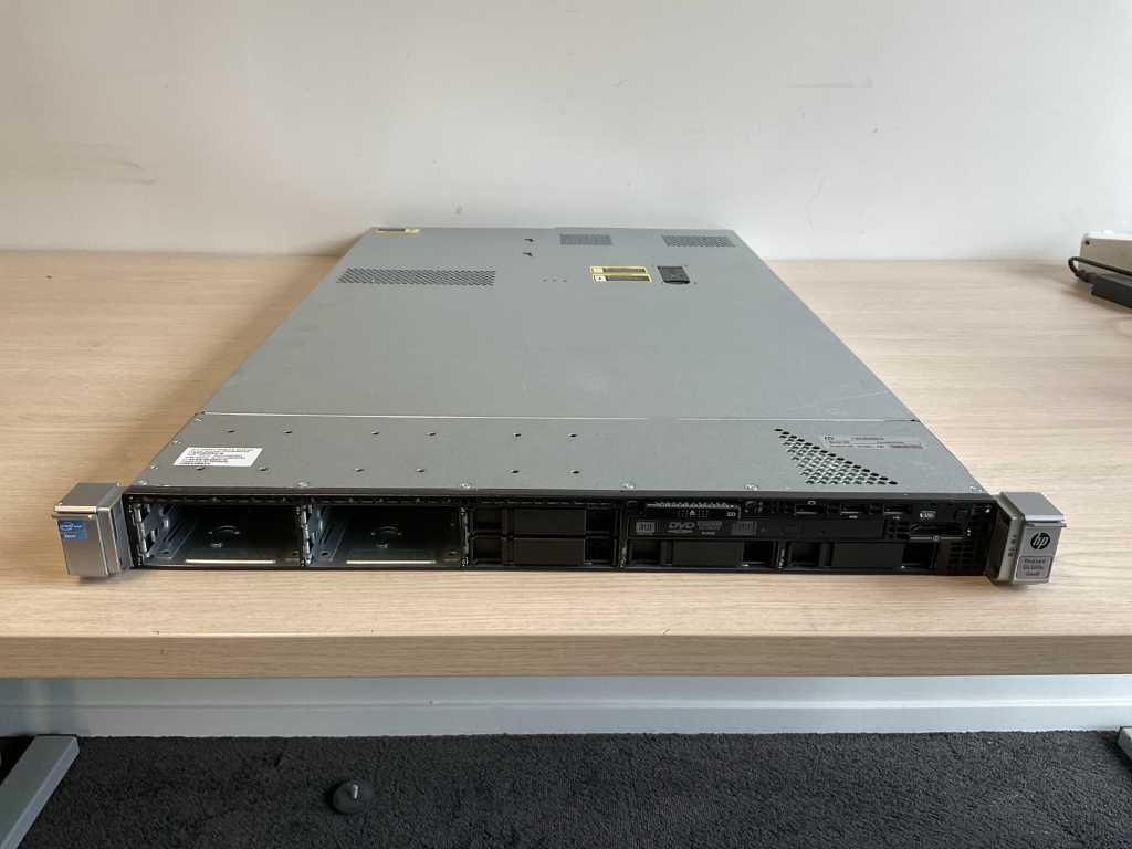 HP DL360p gen8 Server