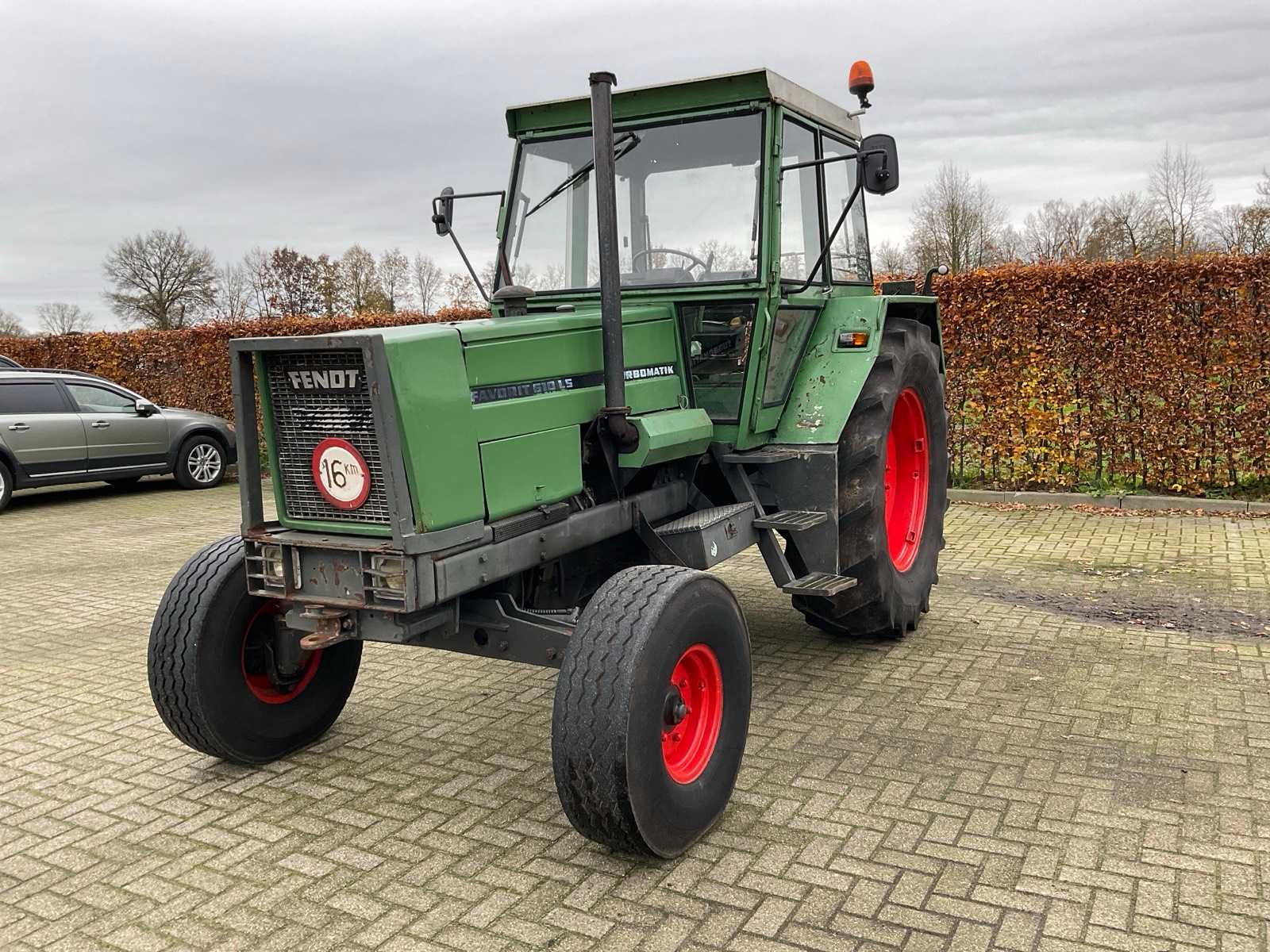 1982 Fendt 610 LS Two-wheel drive farm tractor