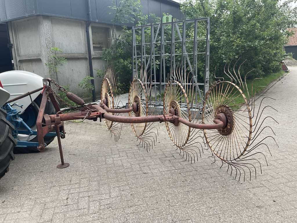 Acrobat și cultivator