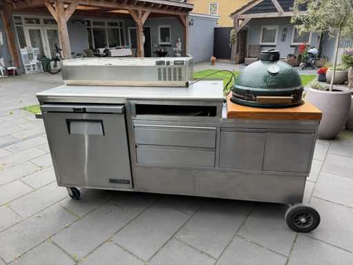 Complete Outdoor Kitchen with Big Green Egg