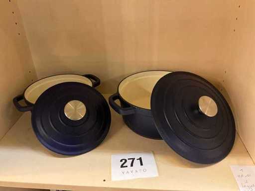 Cast iron cooking pot (2x)+ various