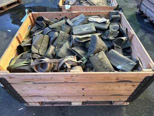 Charge von Armeetaschen und Gepäckträgern