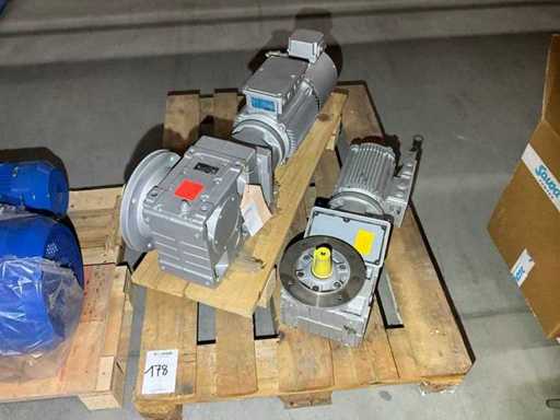 Elektromotor met versnellingsbak (2x)
