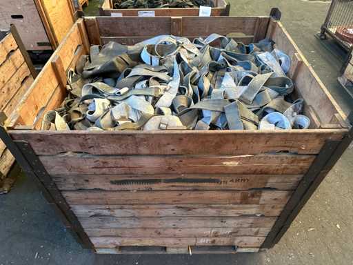 Cupluri petrec?re?e ?i bretele de um?r