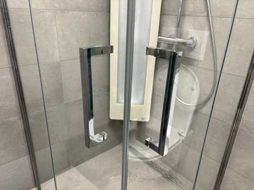 Ensemble de cabine de douche showroom Novellini