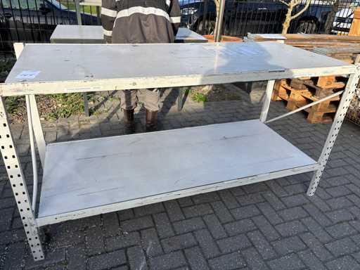 Table de travail en acier