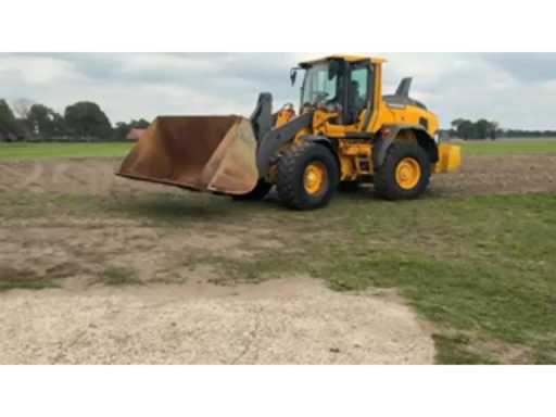 1ce09696-9970-4df7-a04d-efcee3134827.mp4