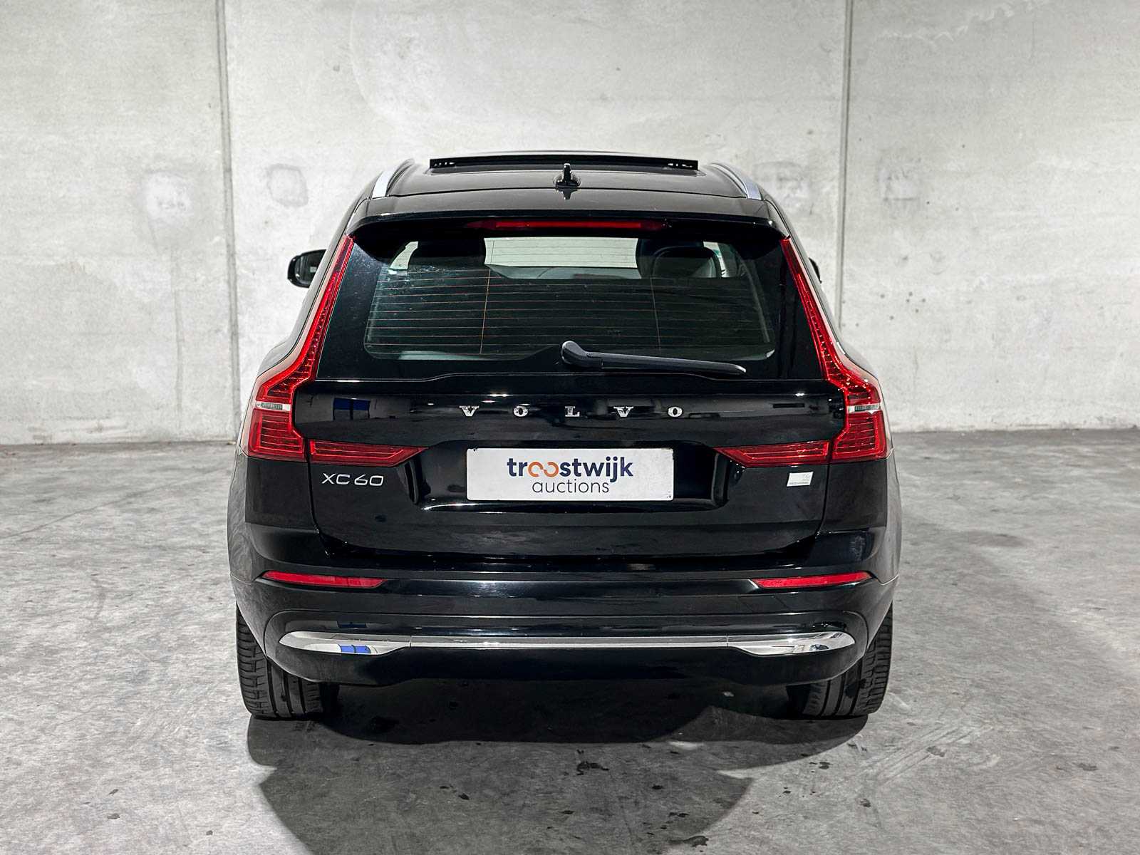 Volvo XC60 2.0 T6 Plug-in hybrid AWD Core Bright 253pk 2027 (Origineel-NL+1e eigenaar), S-190-RP