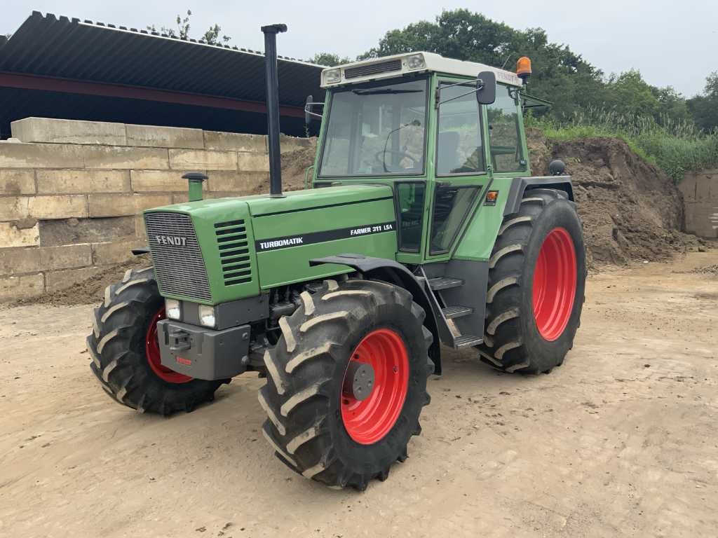 1986 Fendt Turbomatik 311 LSA Vierwielaangedreven landbouwtractor