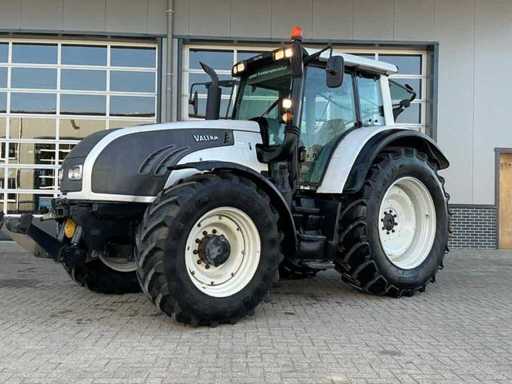 2011 Valtra T202 Direct All-wheel drive farm tractor