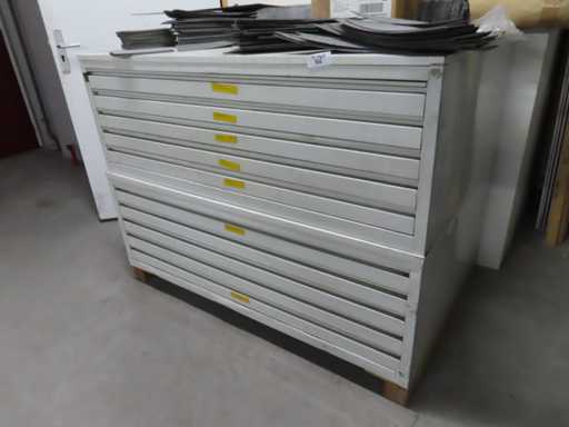 Armoire à dessin avec fibre métallique