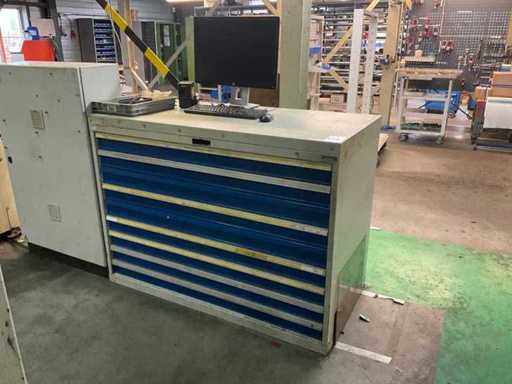 Komoda Garant z różnymi częściami, narzędziami i akcesoriami