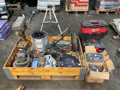 Vari utensili per la rettifica, saldatura a filo, trapani pressa, case di cartuccia, ecc