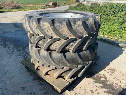 Vredestein Traxion + 480/65R28 Band met velg