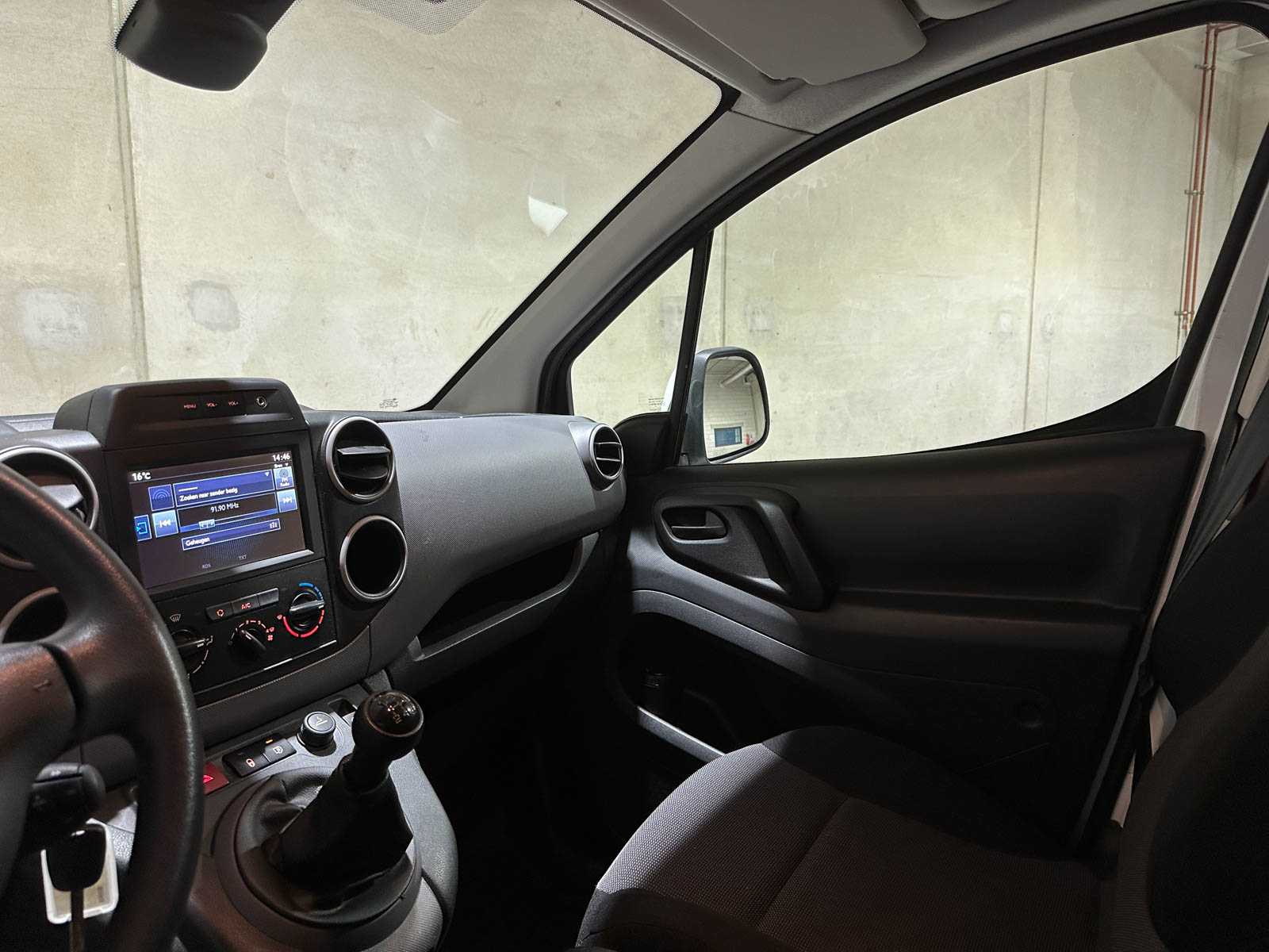 Peugeot Partner 120 1.6 BlueHDi 75 L1 Premium Pack 75pk 2018 (Origineel-NL & 1e Eigenaar), V-700-SK