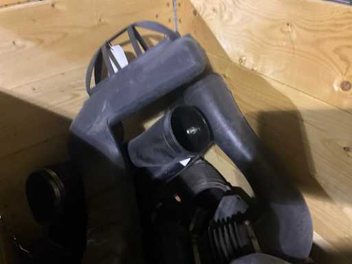 Partij MAN aanzuigbuizen voor luchtfilters