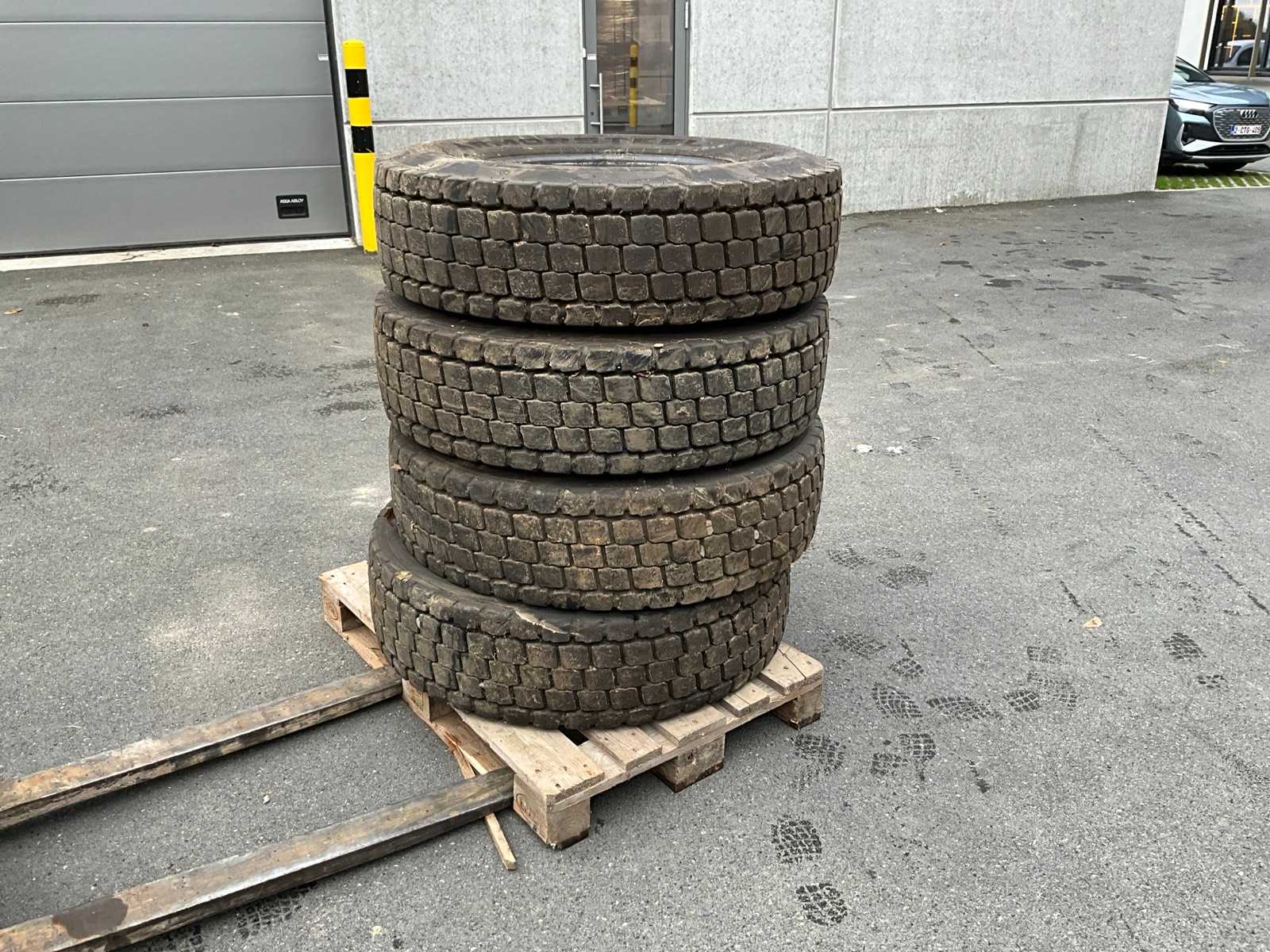 KDM Truck Tyres