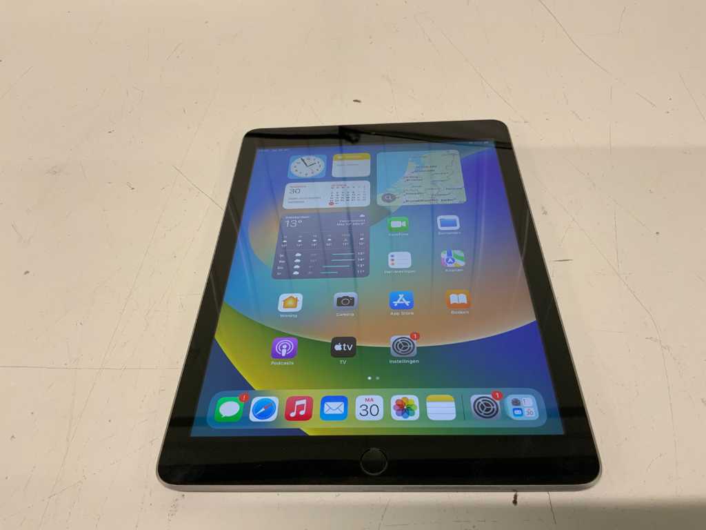 Apple iPad 5 A1822 Tablet