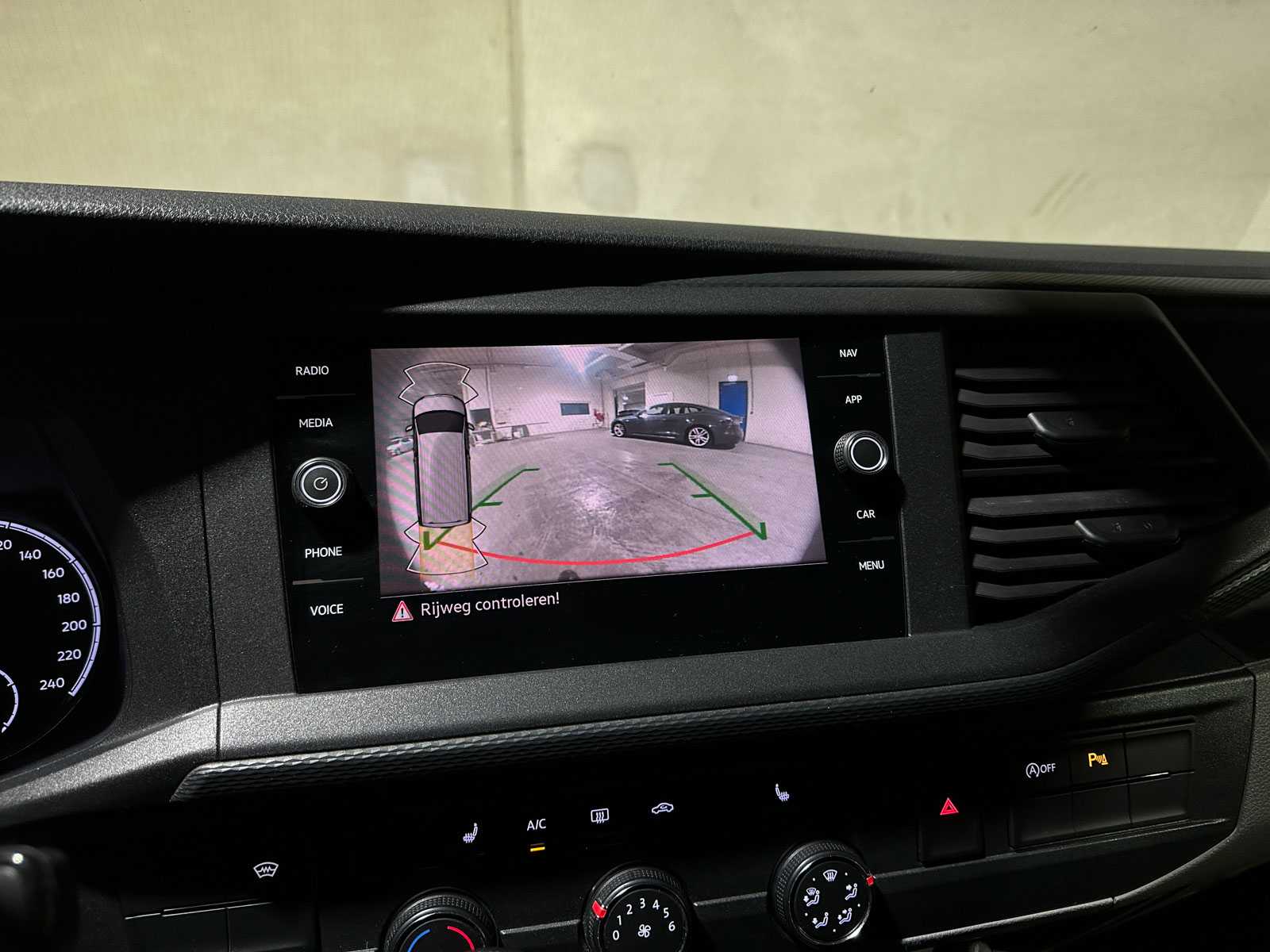 Volkswagen Transporter 2.0 TDI L2H1 30 DC 6-Persoons Highline 150pk 2020 (Origineel-NL), VGK-42-L Bedrijfswagen