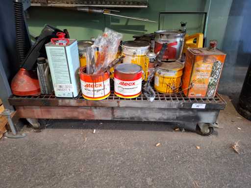 Verrijdbare lekbak met inhoud