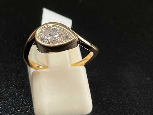 Anello con lunetta in oro giallo 18 carati diamante a goccia 1,05 ct - D/VVS2
