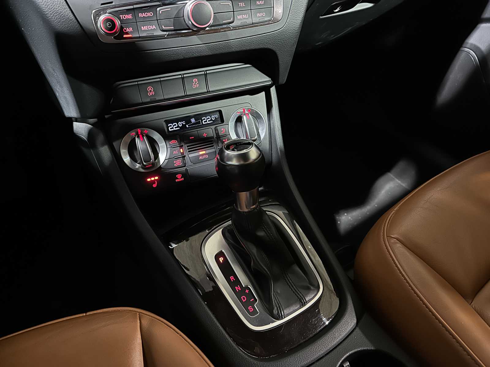 Audi Q3 2.0 TFSI Quattro S Edition 170pk 2012, L-800-RZ