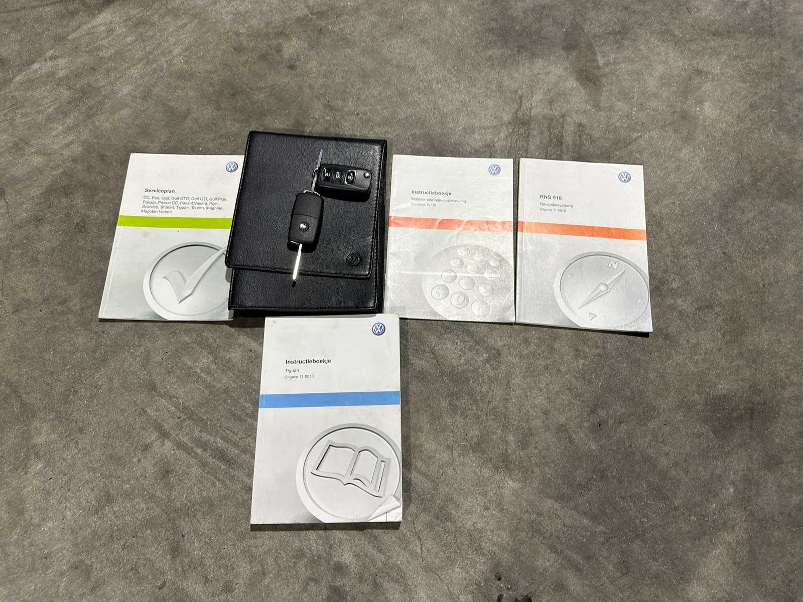 Volkswagen Tiguan 2.0 TDI Sport&&Style 4Motion 140pk 2011 (Origineel-NL), 74-PNH-9