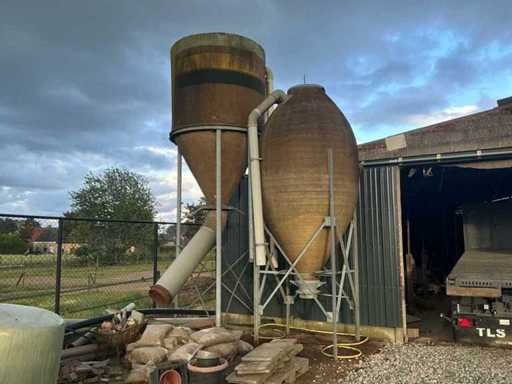 Feeder Silo (2x)
