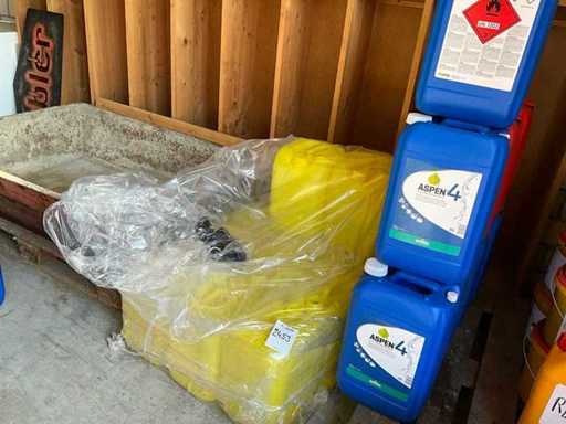 Molti contenitori vuoti