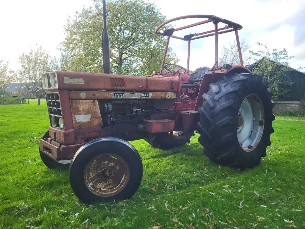 International 946 Oldtimer Traktor "6 Zylinder"