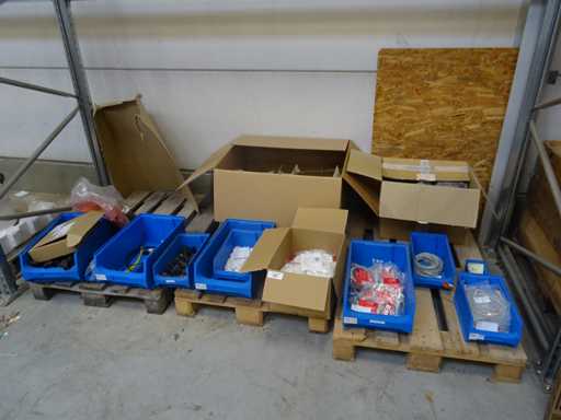 Lotto di materiale per installazioni elettriche