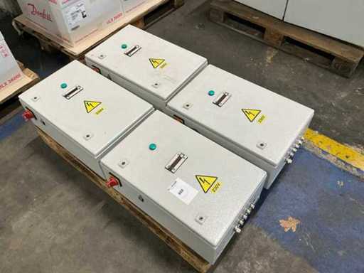 Schakelkast met inhoud (4x)