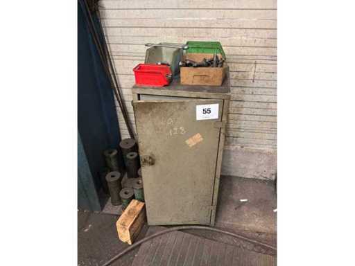 Cabinet avec contenu
