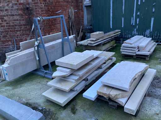 4 palette e 1 x ponte metallico con pietra bianca borgognona. (incluso il ponte metallico)