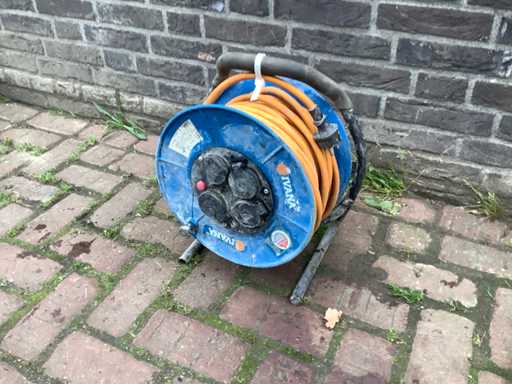 Ivana Verlängerungskabelspulen und -kabel