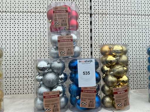 Party der Weihnachtskugeln.