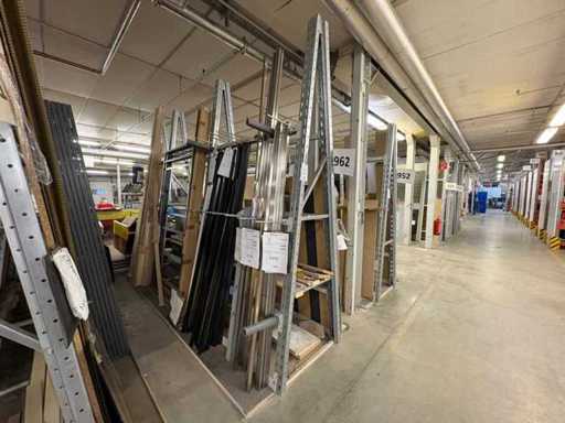 Verticale plank, met inhoud