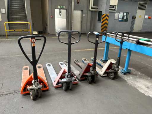   Hand Pallet Truck Lot
