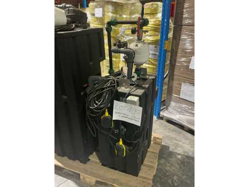 D&O Breaktank 120L Vertical storage tank with submersible pump